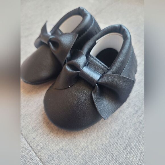 NEW Baby Faux Leather Moccasins with Bow Black Slip On Elastic 0-6 Months - Picture 2 of 7